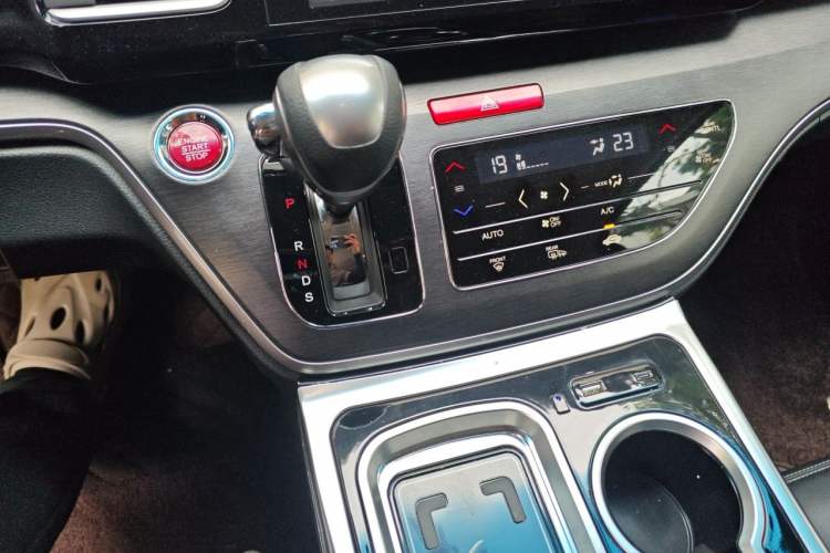 Used Honda Elysion 2016 2.4L Luxury Edition Gear Lever