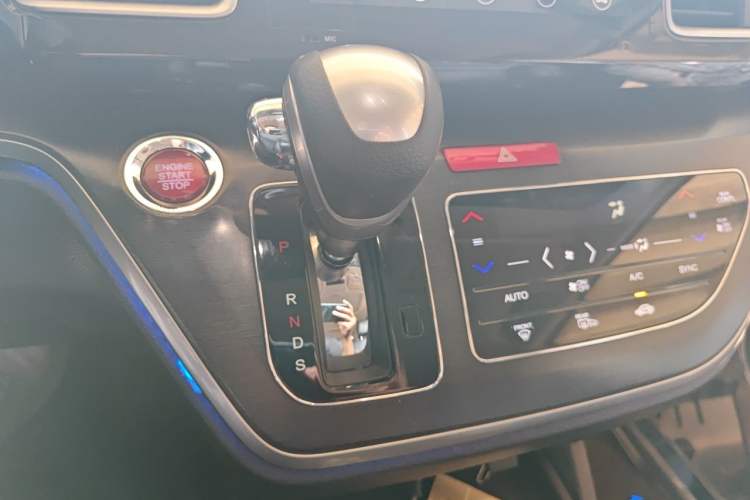 Used Honda Elysion 2016 2.4L Luxury Edition Gear Lever