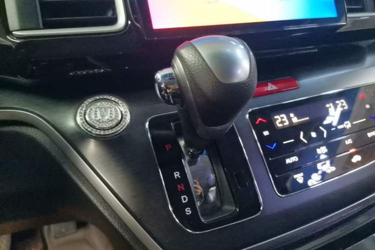 Used Honda Elysion 2016 2.4L Luxury Edition Gear Lever