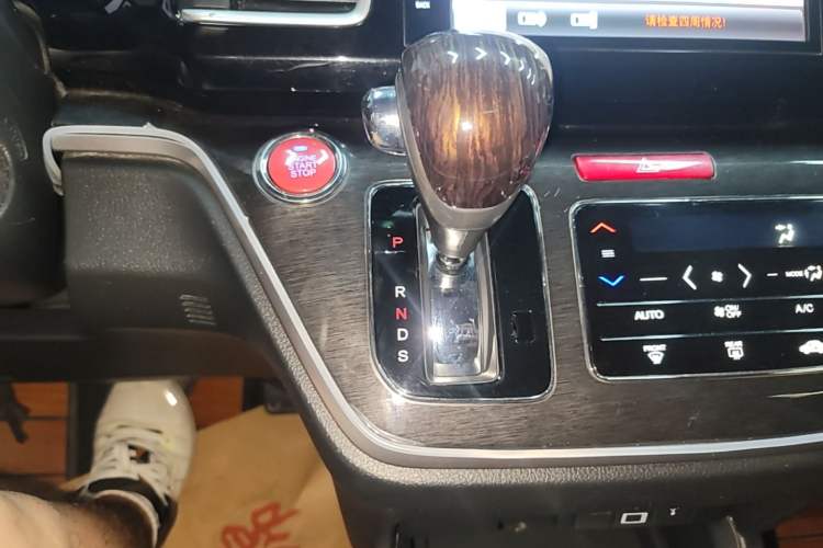 Used Honda Elysion 2016 2.4L Classic Edition Gear Lever