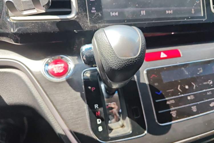 Used Honda Elysion 2016 2.4L Style Edition Gear Lever