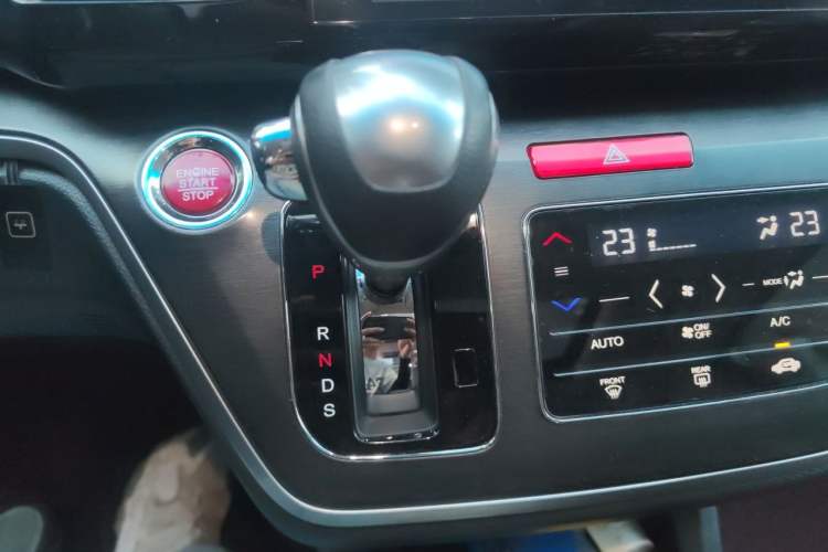 Used Honda Elysion 2016 2.4L Style Edition Gear Lever