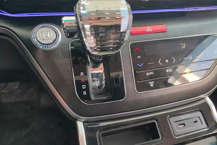 Used Honda Elysion 2016 2.4L Style Edition Gear Lever