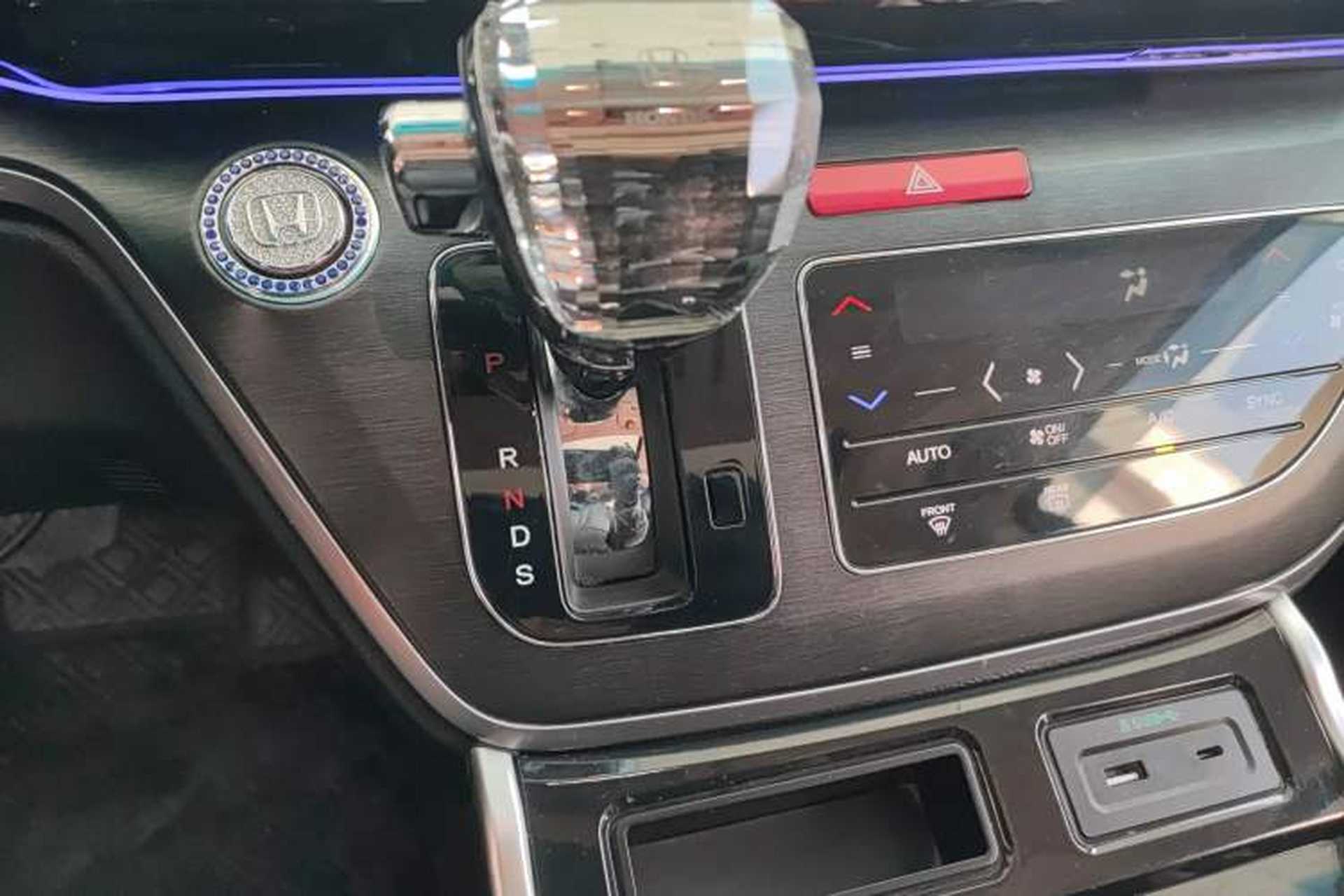 Used Honda Elysion 2016 2.4L Style Edition Gear Lever