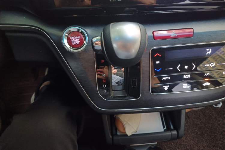 Used Honda Elysion 2016 2.4L Luxury Edition Gear Lever