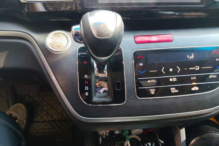 Used Honda Elysion 2016 2.4L Luxury Edition Gear Lever