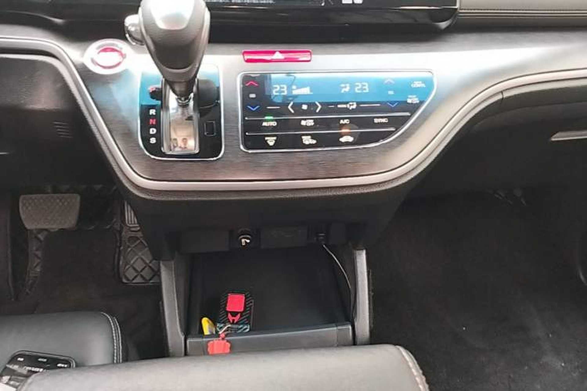 Used Honda Elysion 2016 2.4L Supreme Edition Gear Lever