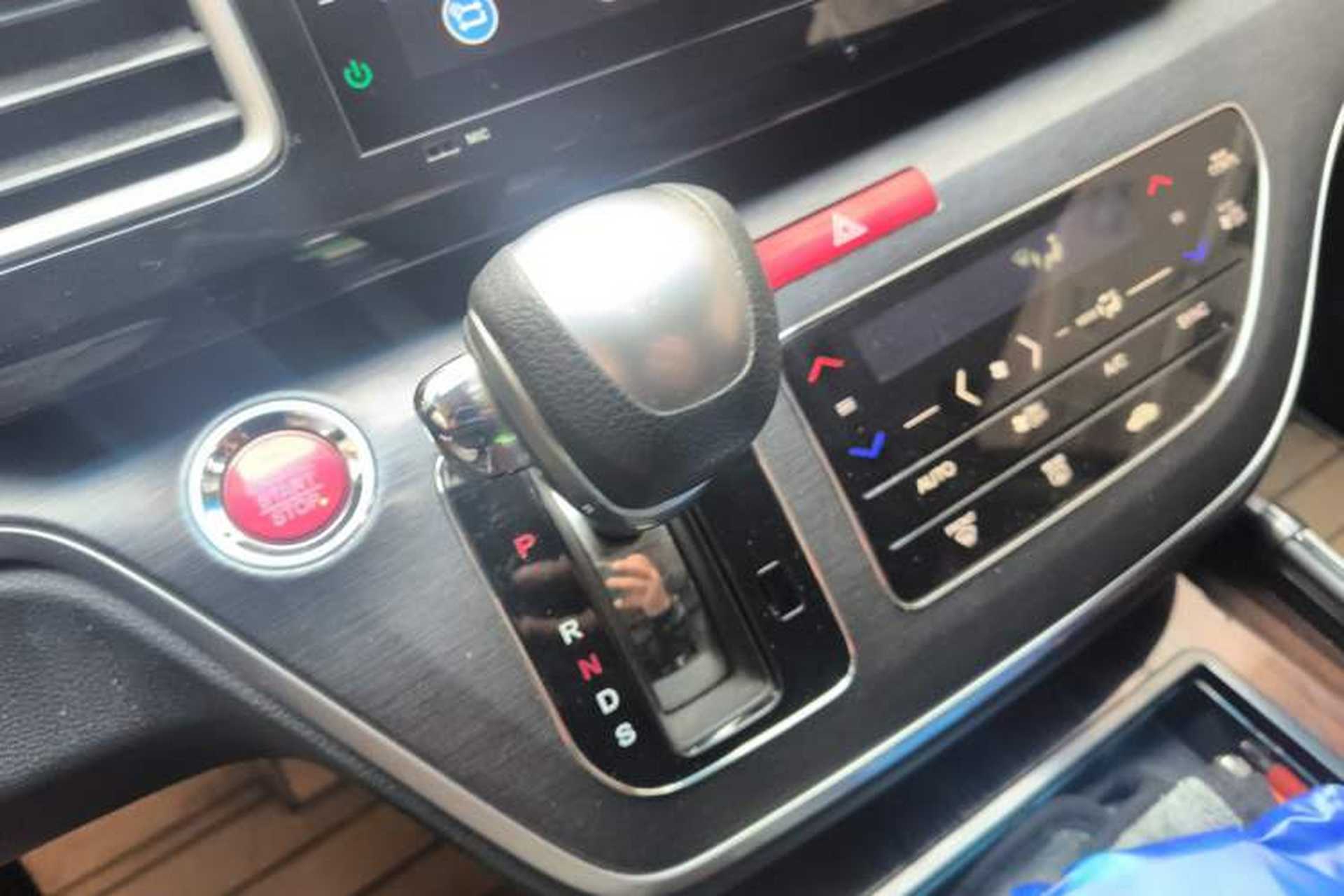 Used Honda Elysion 2016 2.4L Style Edition Gear Lever