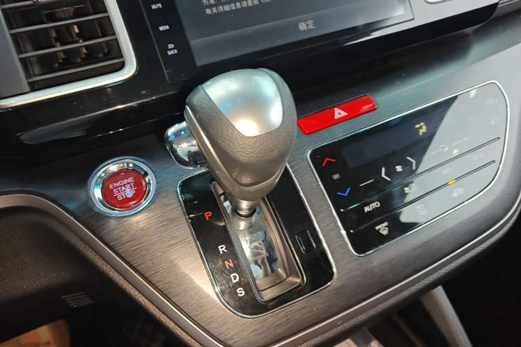 Used Honda Elysion 2016 2.4L Style Edition Gear Lever