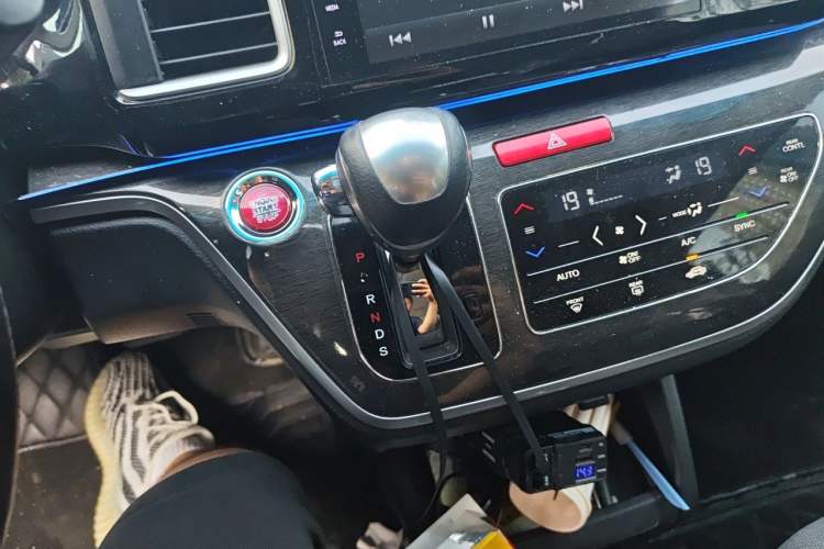Used Honda Elysion 2016 2.4L Style Edition Gear Lever