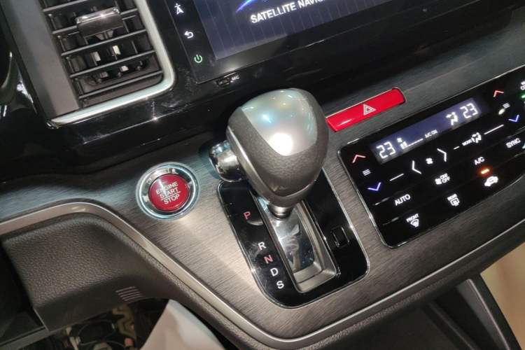 Used Honda Elysion 2016 2.4L Style Edition Gear Lever