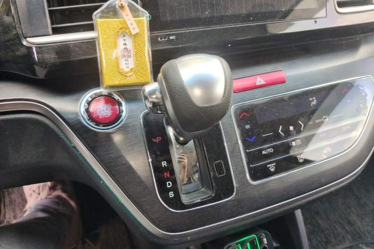 Used Honda Elysion 2016 2.4L Style Edition Gear Lever