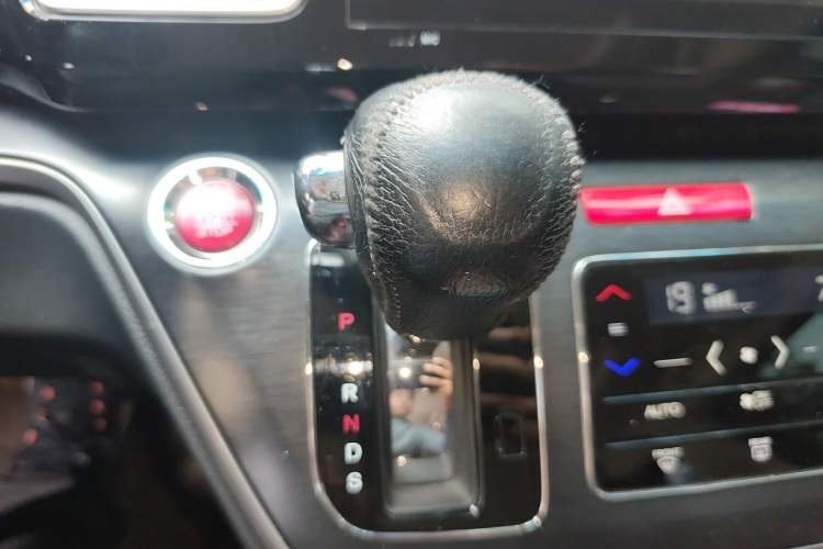 Used Honda Elysion 2016 2.4L Comfort Edition Gear Lever