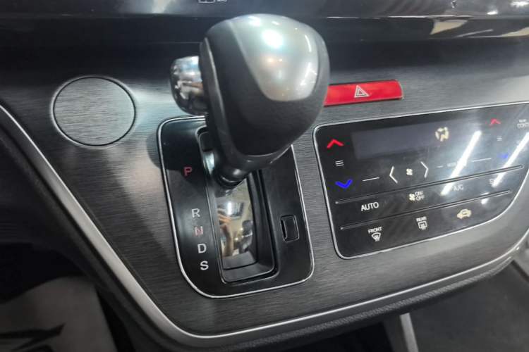 Used Honda Elysion 2016 2.4L Classic Edition Gear Lever