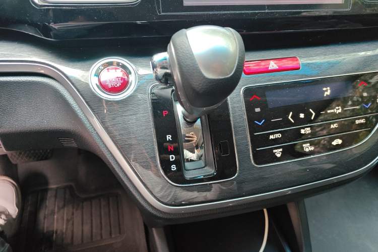 Used Honda Elysion 2016 2.4L Luxury Edition Gear Lever