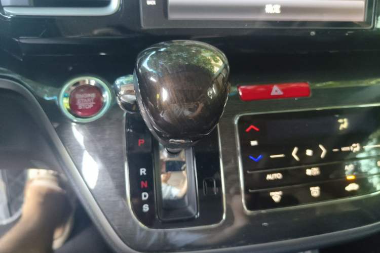 Used Honda Elysion 2016 2.4L Style Edition Gear Lever