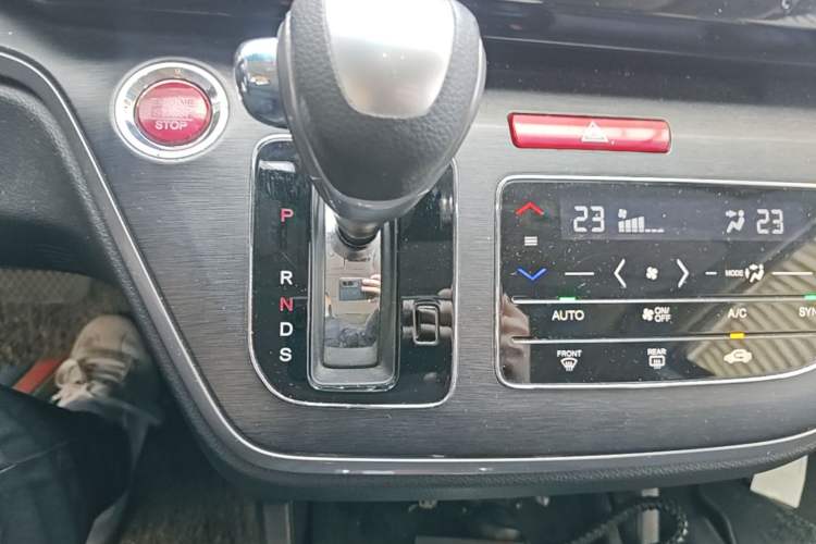 Used Honda Elysion 2016 2.4L Style Edition Gear Lever
