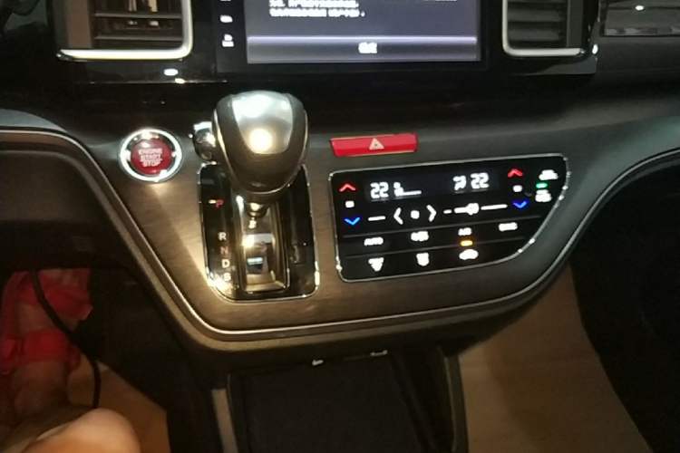 Used Honda Elysion 2016 2.4L Style Edition Gear Lever