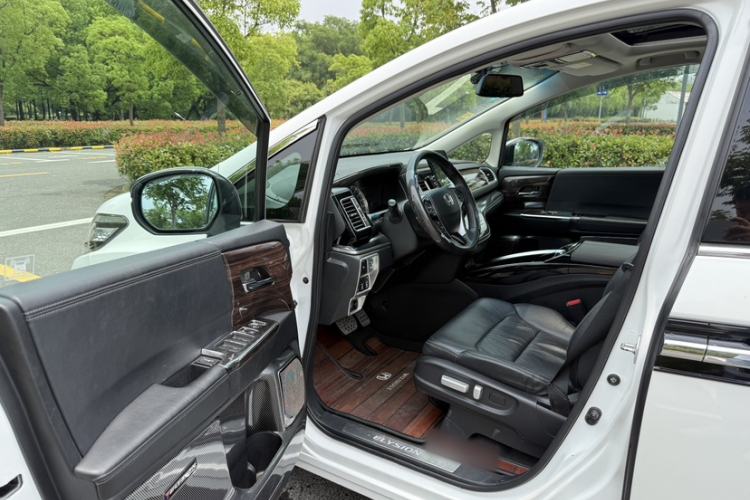 Used Honda Elysion 2016 2.4L Luxury Edition Interior 1