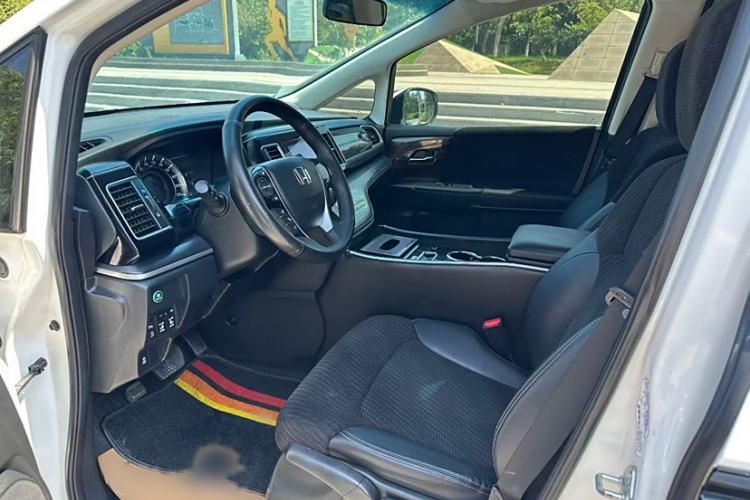 Used Honda Elysion 2016 2.4L Classic Edition Interior 1