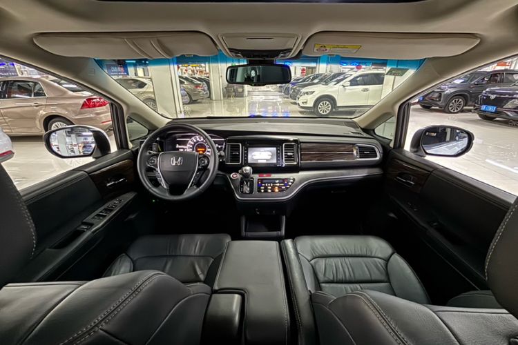 Used Honda Elysion 2016 2.4L Supreme Edition Interior 1