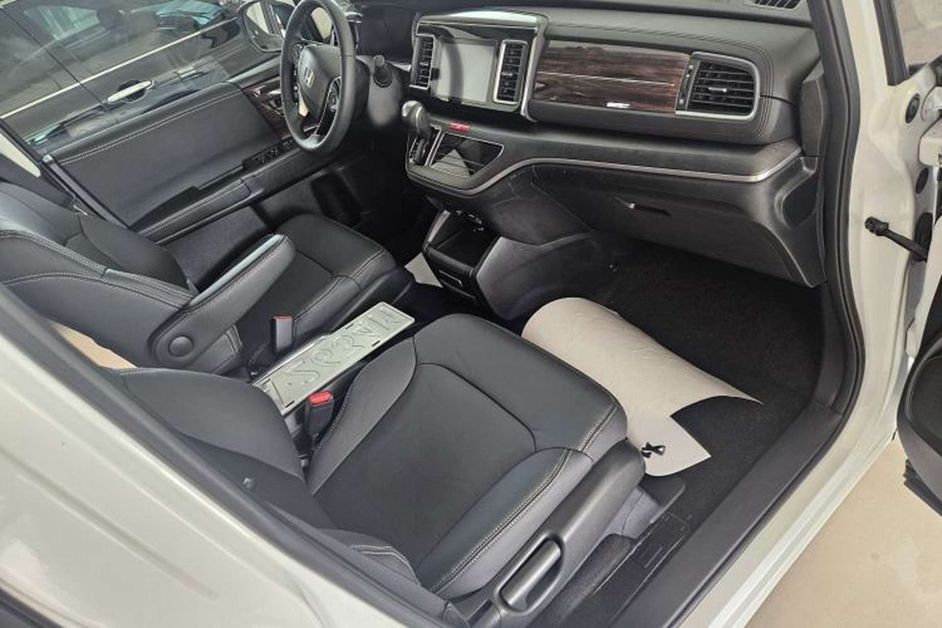 Used Honda Elysion 2016 2.4L Comfort Edition Interior 1
