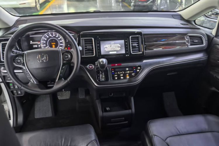 Used Honda Elysion 2016 2.4L Supreme Edition Interior 1