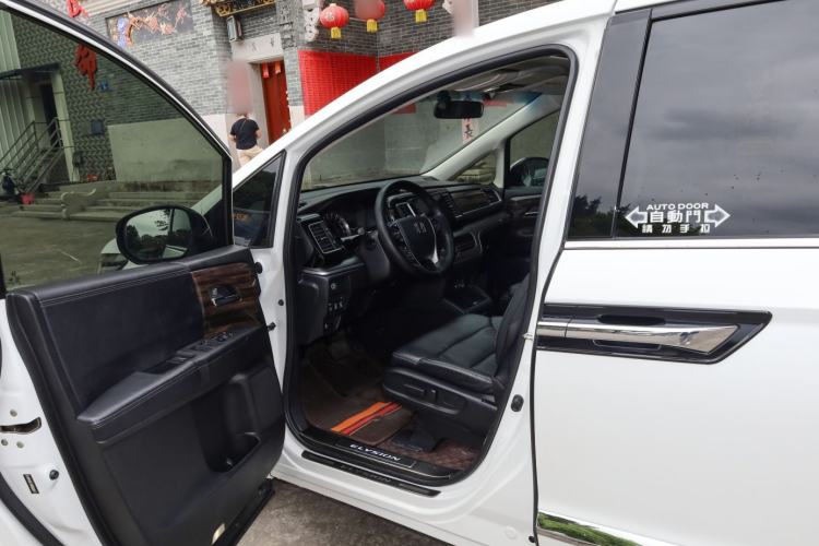 Used Honda Elysion 2016 2.4L Style Edition Interior 1