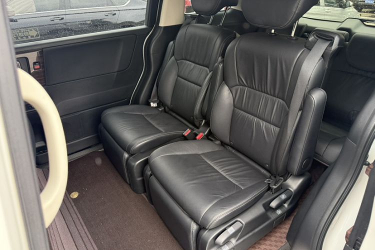 Used Honda Elysion 2016 2.4L Style Edition Interior 10