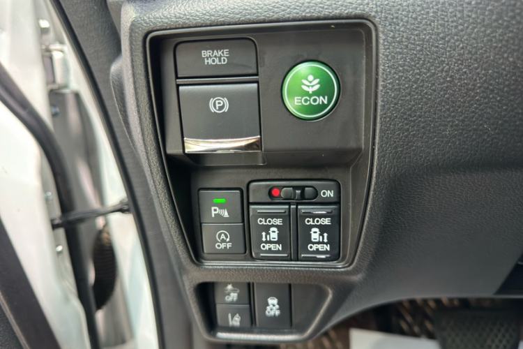 Used Honda Elysion 2016 2.4L Supreme Edition Interior 11