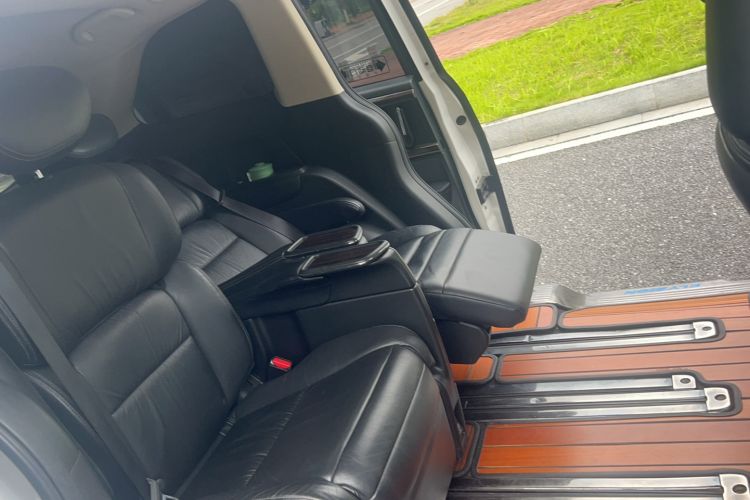 Used Honda Elysion 2016 2.4L Supreme Edition Interior 12