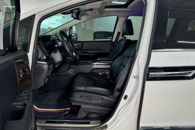 Used Honda Elysion 2016 2.4L Supreme Edition Interior 15
