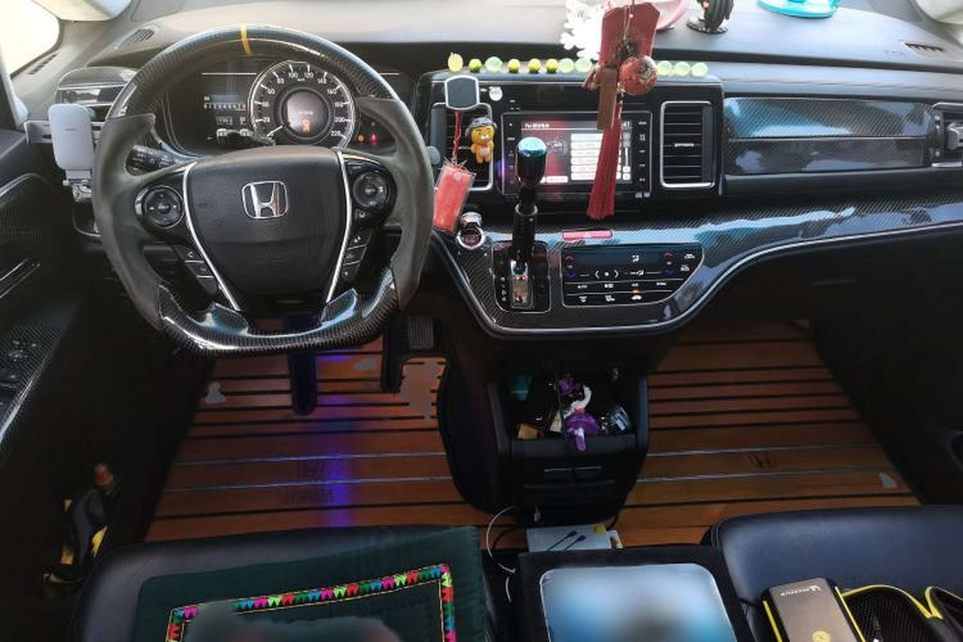 Used Honda Elysion 2016 2.4L Supreme Edition Interior 2