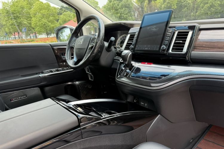 Used Honda Elysion 2016 2.4L Luxury Edition Interior 2