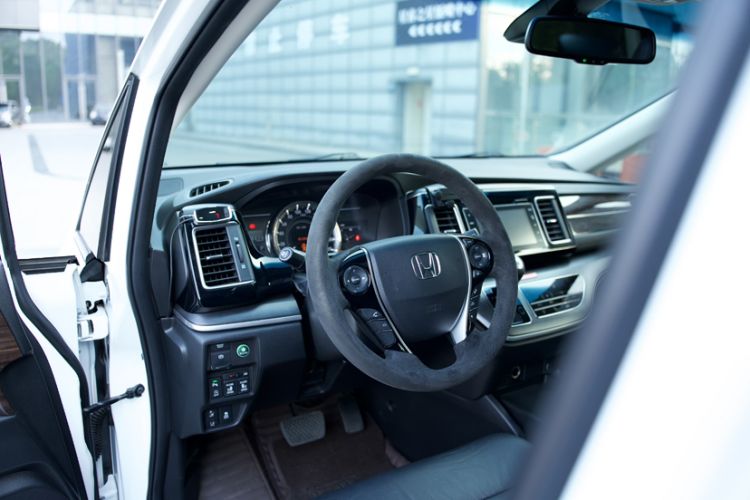 Used Honda Elysion 2016 2.4L Supreme Edition Interior 2