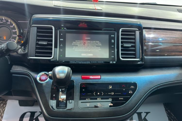 Used Honda Elysion 2016 2.4L Supreme Edition Interior 2
