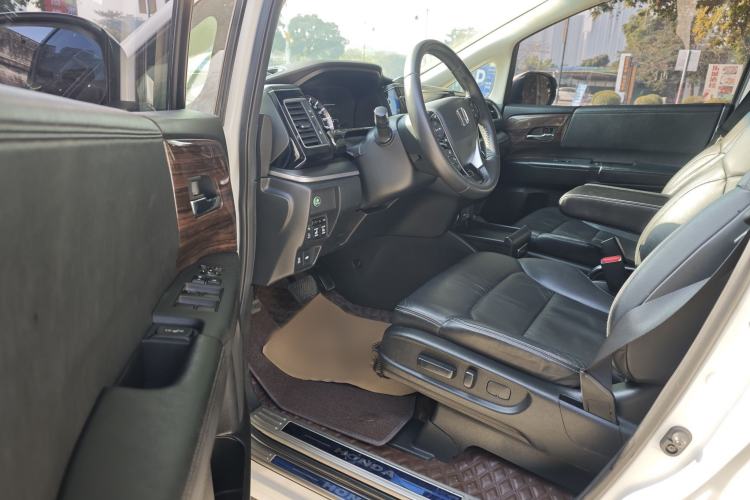 Used Honda Elysion 2016 2.4L Style Edition Interior 2