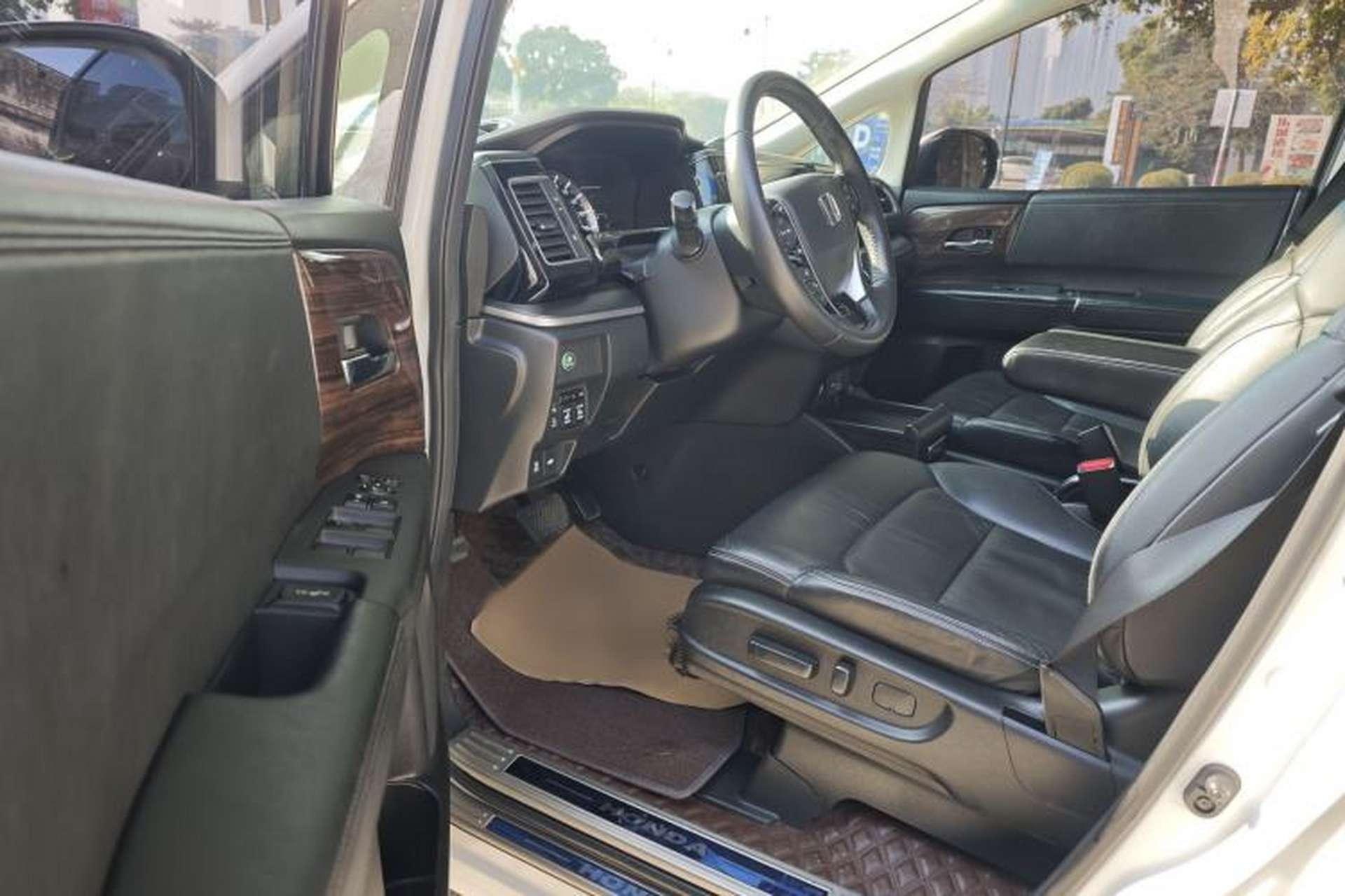 Used Honda Elysion 2016 2.4L Style Edition Interior 2