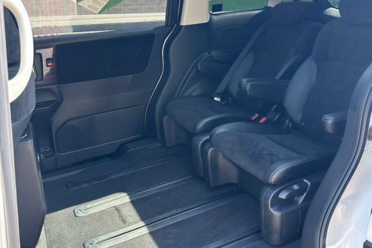Used Honda Elysion 2016 2.4L Classic Edition Interior 2