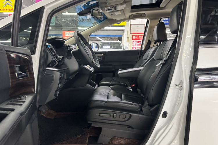 Used Honda Elysion 2016 2.4L Supreme Edition Interior 2