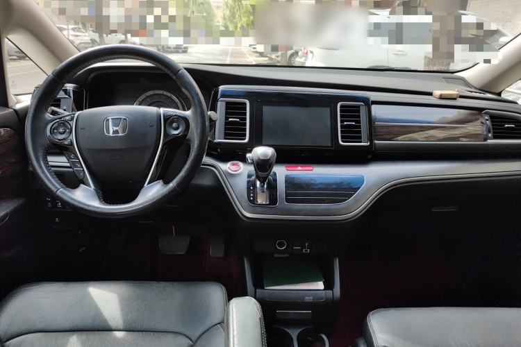 Used Honda Elysion 2016 2.4L Style Edition Interior 2