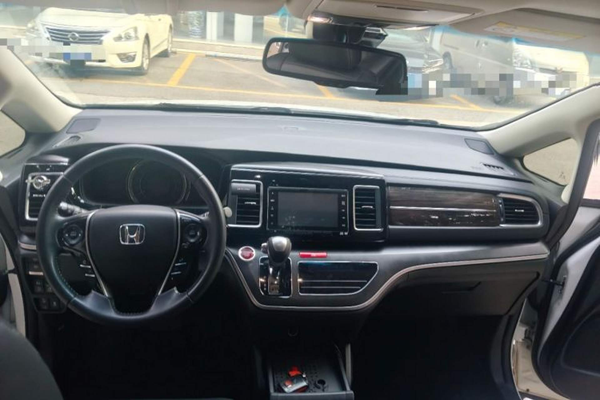 Used Honda Elysion 2016 2.4L Supreme Edition Interior 2