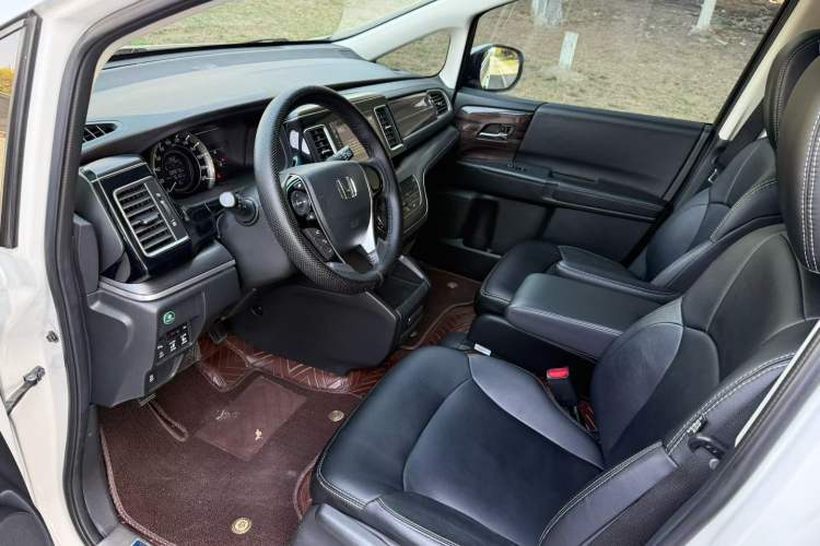 Used Honda Elysion 2016 2.4L Classic Edition Interior 2