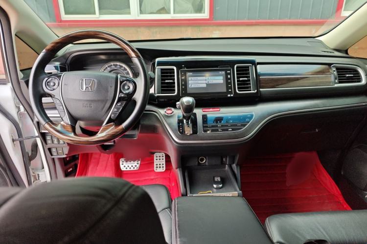 Used Honda Elysion 2016 2.4L Supreme Edition Interior 2