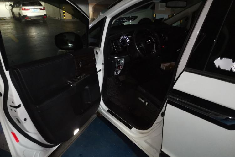 Used Honda Elysion 2016 2.4L Supreme Edition Interior 3