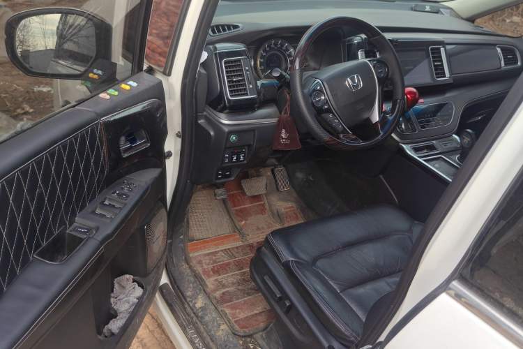 Used Honda Elysion 2016 2.4L Style Edition Interior 3