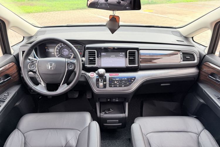Used Honda Elysion 2016 2.4L Style Edition Interior 3