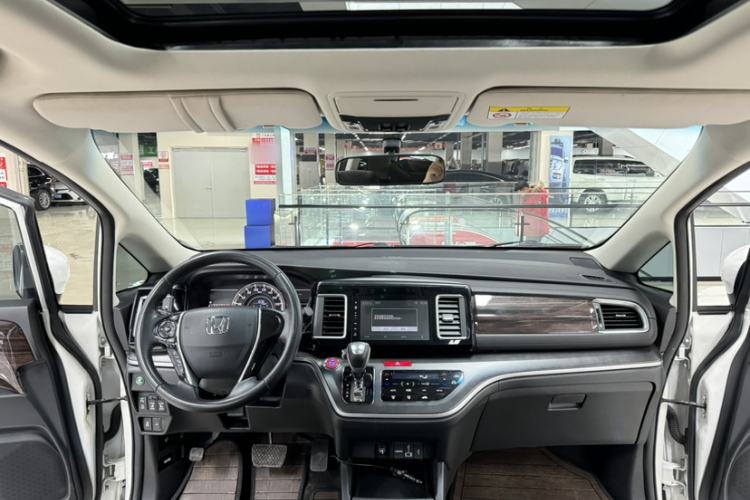 Used Honda Elysion 2016 2.4L Classic Edition Interior 3