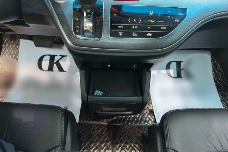 Used Honda Elysion 2016 2.4L Supreme Edition Interior 3