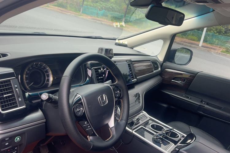 Used Honda Elysion 2016 2.4L Supreme Edition Interior 3